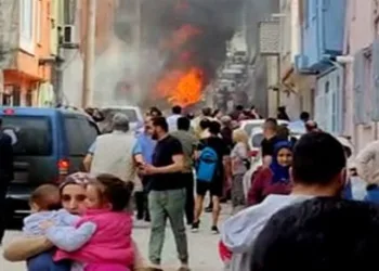 Bursa’da tek motorlu evlerin arasına düştü: 2 ölü