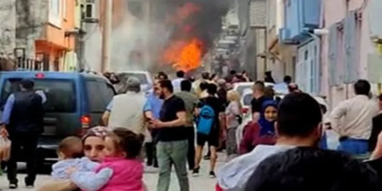 Bursa’da tek motorlu evlerin arasına düştü: 2 ölü