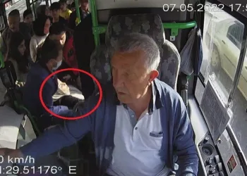 Şoförün hayat kurtaran müdahalesi kamerada