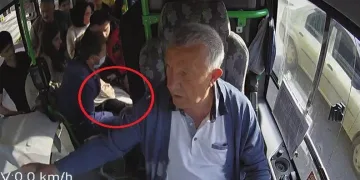 Şoförün hayat kurtaran müdahalesi kamerada