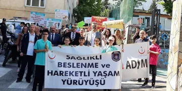 Bursa’da öğrencilerden sağlık yürüyüşü