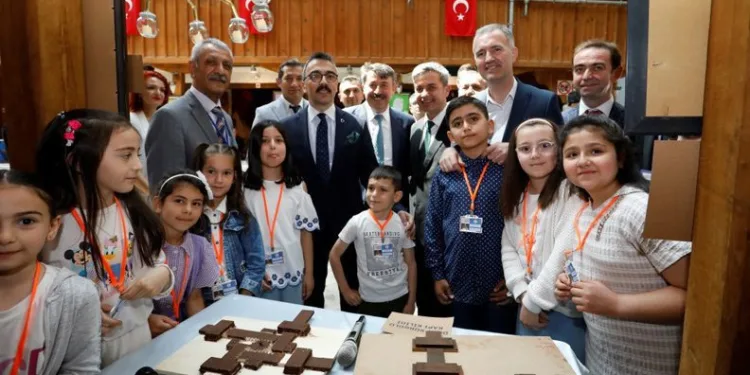 Tarih yazan çocuklar projesi meyvelerini vermeye başladı