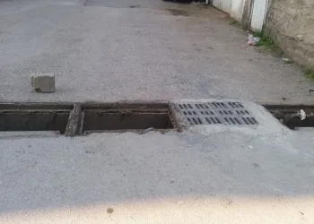 Bursa’da yağmur suyu mazgallarını çaldılar