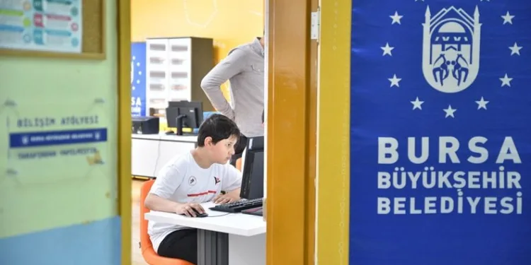 Bursa Büyükşehir’den eğitime teknoloji desteği