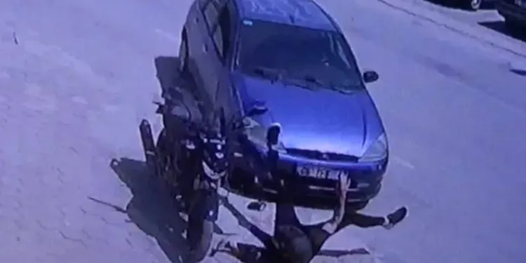 Bursa’da otomobille çarpışan motosikletli yaralandı
