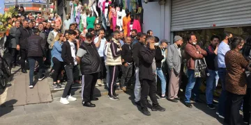 Bayram öncesi ucuz baklava kuyruğu