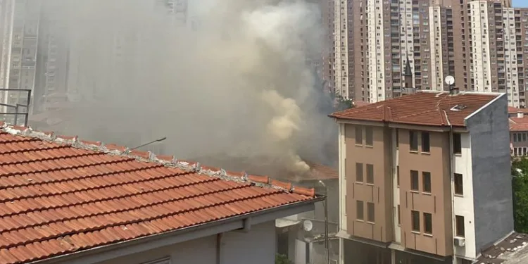 Bursa’da 2 katlı kebapçı dükkanında yangın