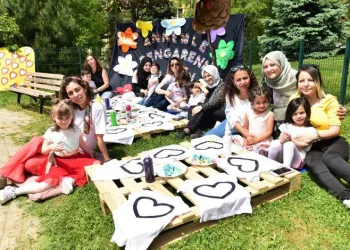 Anne ve çocuklar şenlikte bir araya geldi