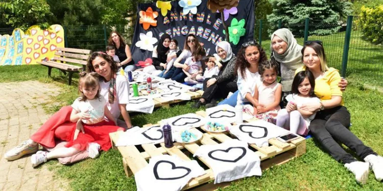 Anne ve çocuklar şenlikte bir araya geldi