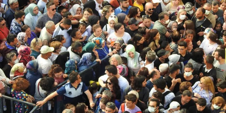 Edirne’de bedava ciğer izdihamı