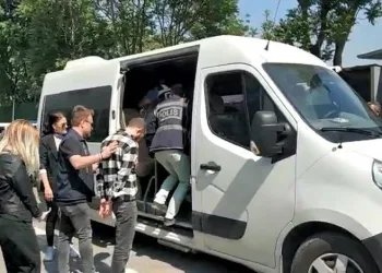 Bursa’da fuhuş çetesi çökertildi
