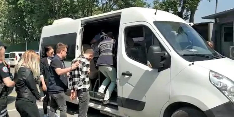 Bursa’da fuhuş çetesi çökertildi