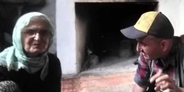 Anne ve oğlu yangında öldü
