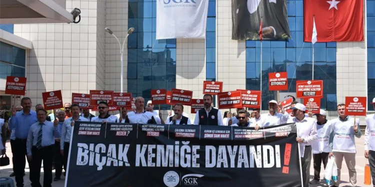 Bursa SGK binası önünde eylem: “Lütuf istemiyoruz”