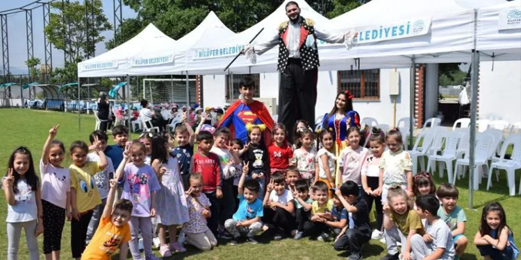 Minik öğrenciler spor şenliğinde buluştu