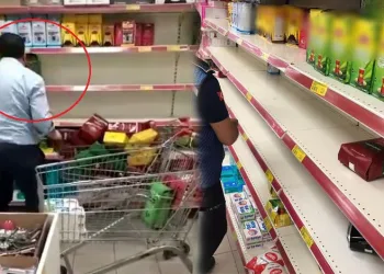 Çaya yapılan zam sonrası bir market raftaki çayları topladı