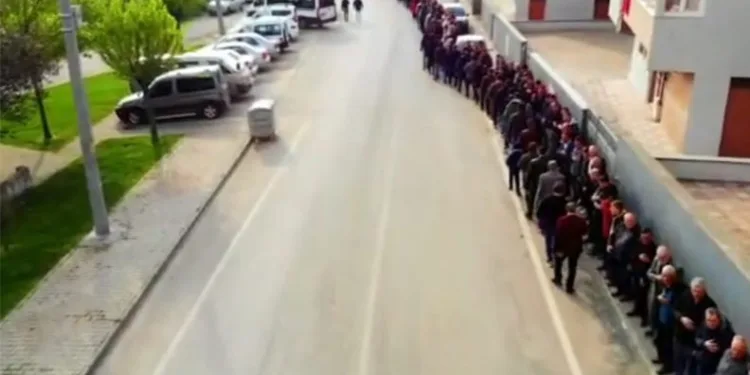 Bursa’da 1 kilometrelik bayramlaşma kuyruğu
