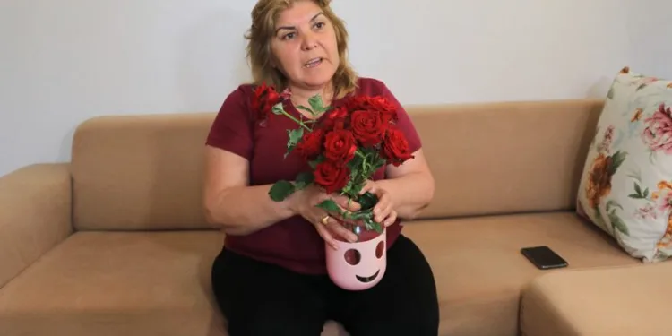 Evine gelen çiçeği alıp kağıda imza attı, hayatı karardı