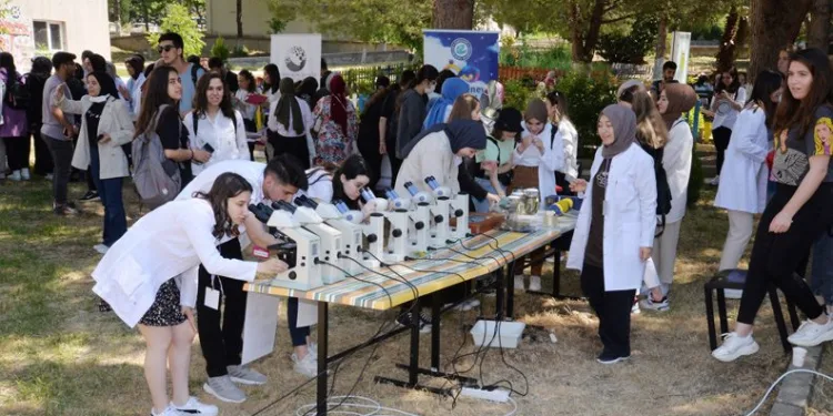 BUÜ’de bilim ve sanat şenliği başladı