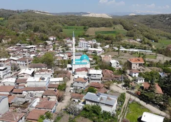 Bursa’da bu köyün içinden şelale akıyor