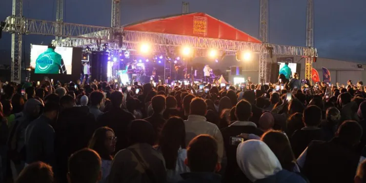 Bursa’da seri konserler Bilal Sonses ile başladı