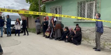15 yaşında annesinin katili oldu