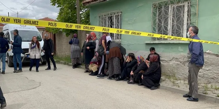 15 yaşında annesinin katili oldu