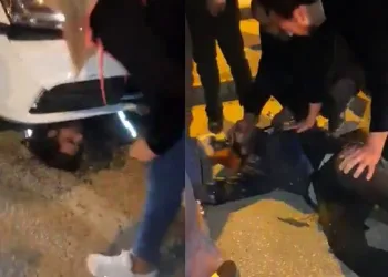 Bursa’da moto kurye kazada otomobilin altında kaldı