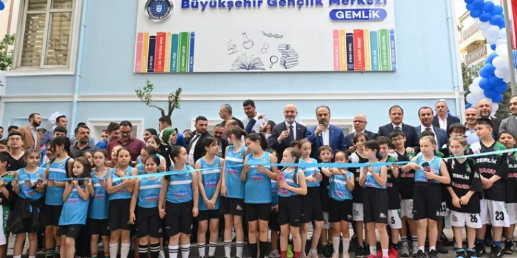 Bursa Gemlik’te gençler için önemli yatırım