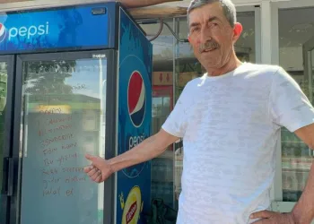 Bursa’da dolap camındaki yazı şaşırttı