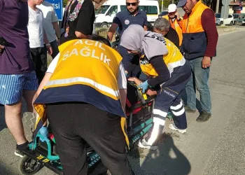 Bursa’da liseli gençlere otomobil çarptı