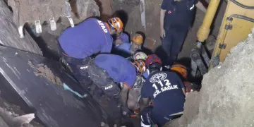 Bursa’da göçük altında kalan işçi 8 saatte kurtarıldı