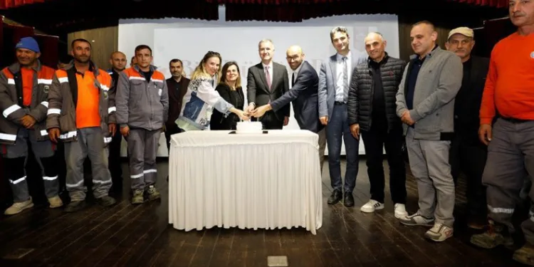 Bursa’da İnegöl Belediyesi’nden personellerine sürpriz doğum günü