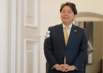 Japonya’dan buzları eritecek adım
