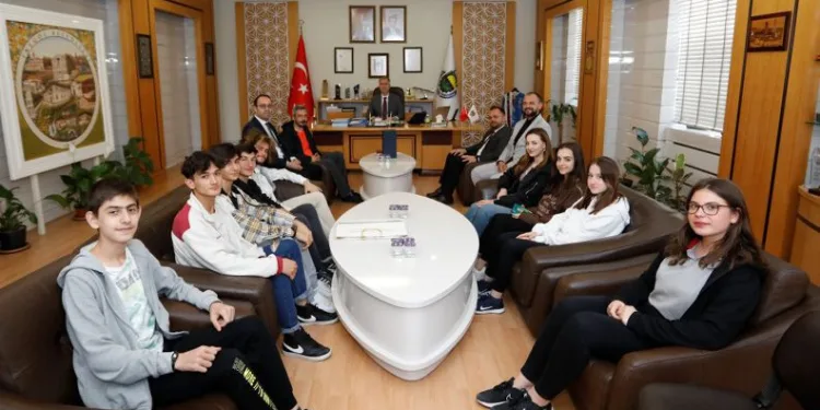 Başkan Taban halk dansları topluluğunu ağırladı