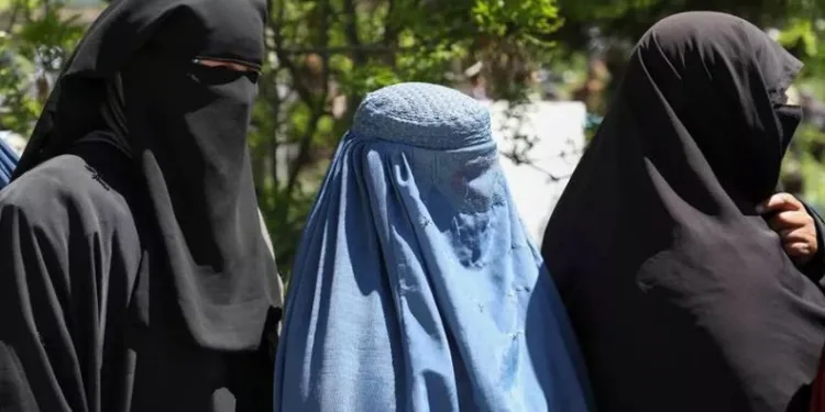Taliban kadınlarla ilgili alınan yeni kararı duyurdu