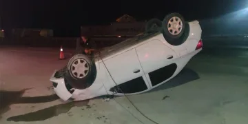 Takla atan otomobilden yaralı kurtuldu