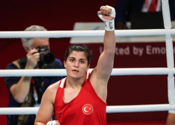 Busenaz Sürmeneli 66 kiloda dünya şampiyonu oldu