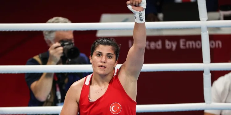 Busenaz Sürmeneli 66 kiloda dünya şampiyonu oldu