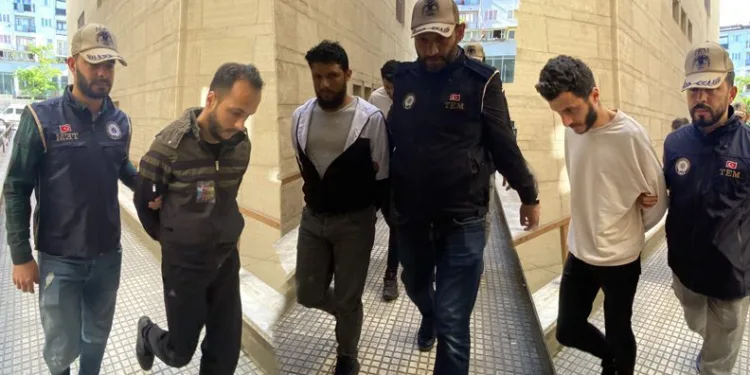 Bursa’da 3 DEAŞ bombacısı adliyeye sevk edildi