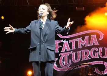 Fatma Turgut Bursa Gençlik Festivali’nde sahne aldı