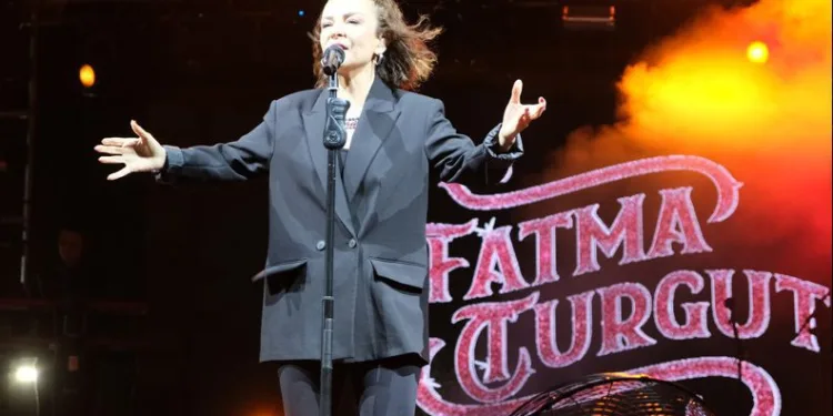 Fatma Turgut Bursa Gençlik Festivali’nde sahne aldı