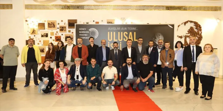 Alın teri sahne tozuna karışıyor