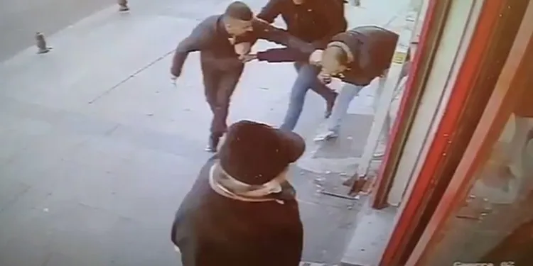 Korkunç cinayet! Dövülüp kalbinden bıçaklandı