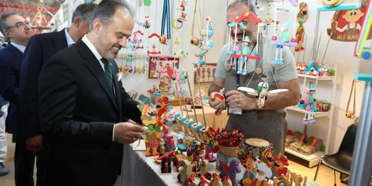 Türk dünyasının geleneksel sanatları vitrine çıktı