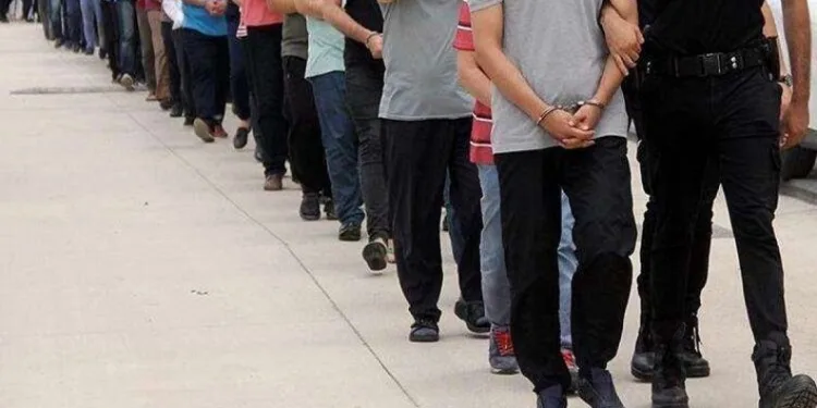 15 FETÖ, 2 PKK üyesi yakalandı