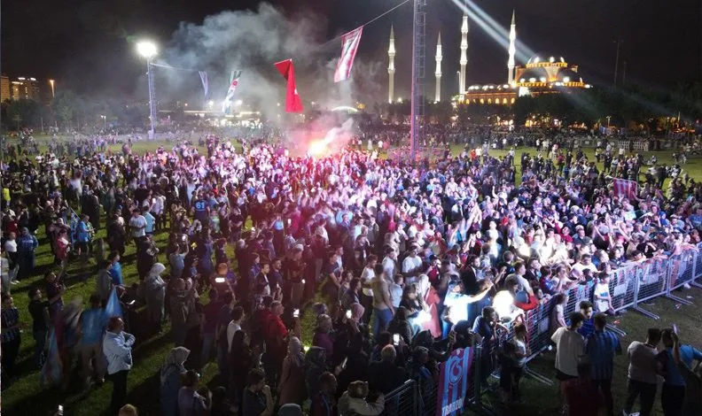 Bursa’da Trabzonspor’un şampiyonluğu kutlandı