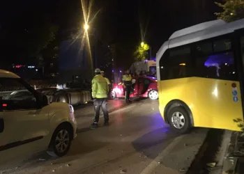 Bursa’da zincirleme kazada 3 kişi yaralandı