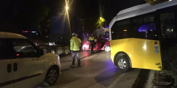 Bursa’da zincirleme kazada 3 kişi yaralandı