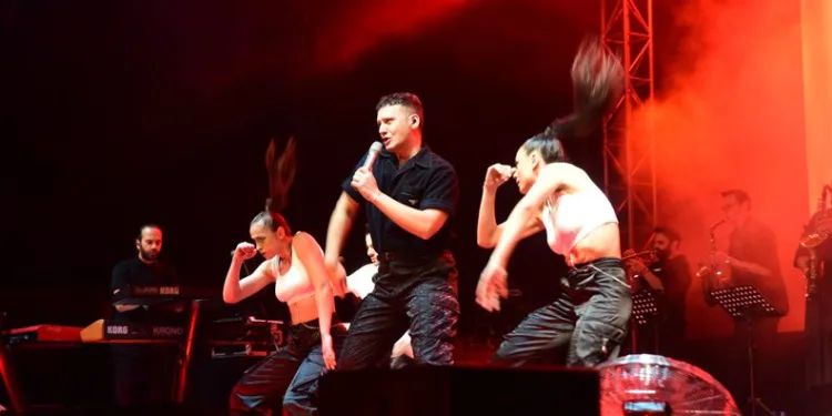 Edis, Bursalılara unutulmaz bir gece yaşattı
